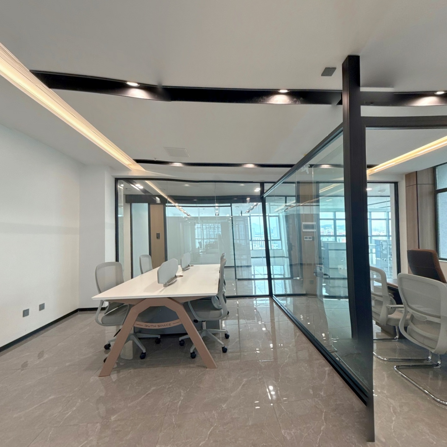 8F 805 套内54.6m²，朝向西南