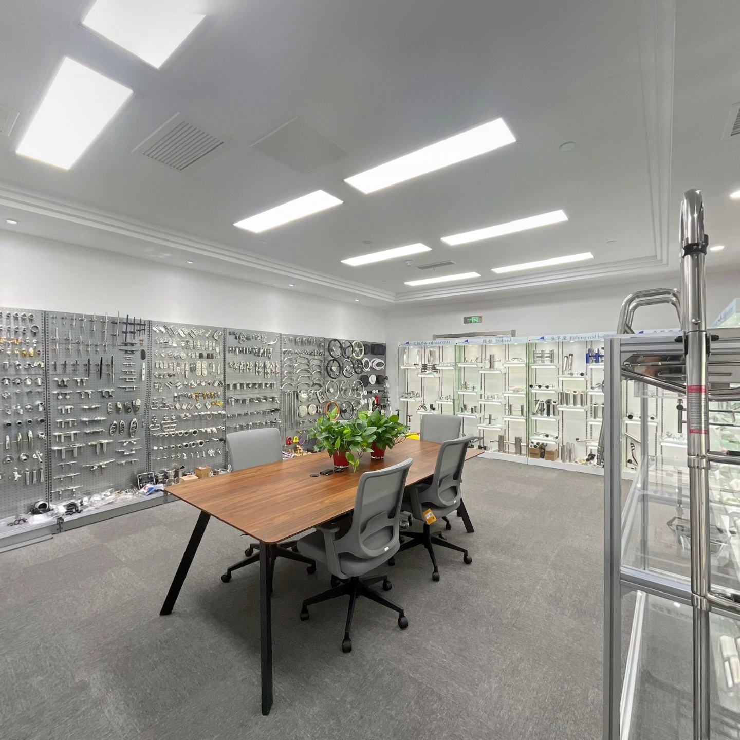 Alastin Showroom