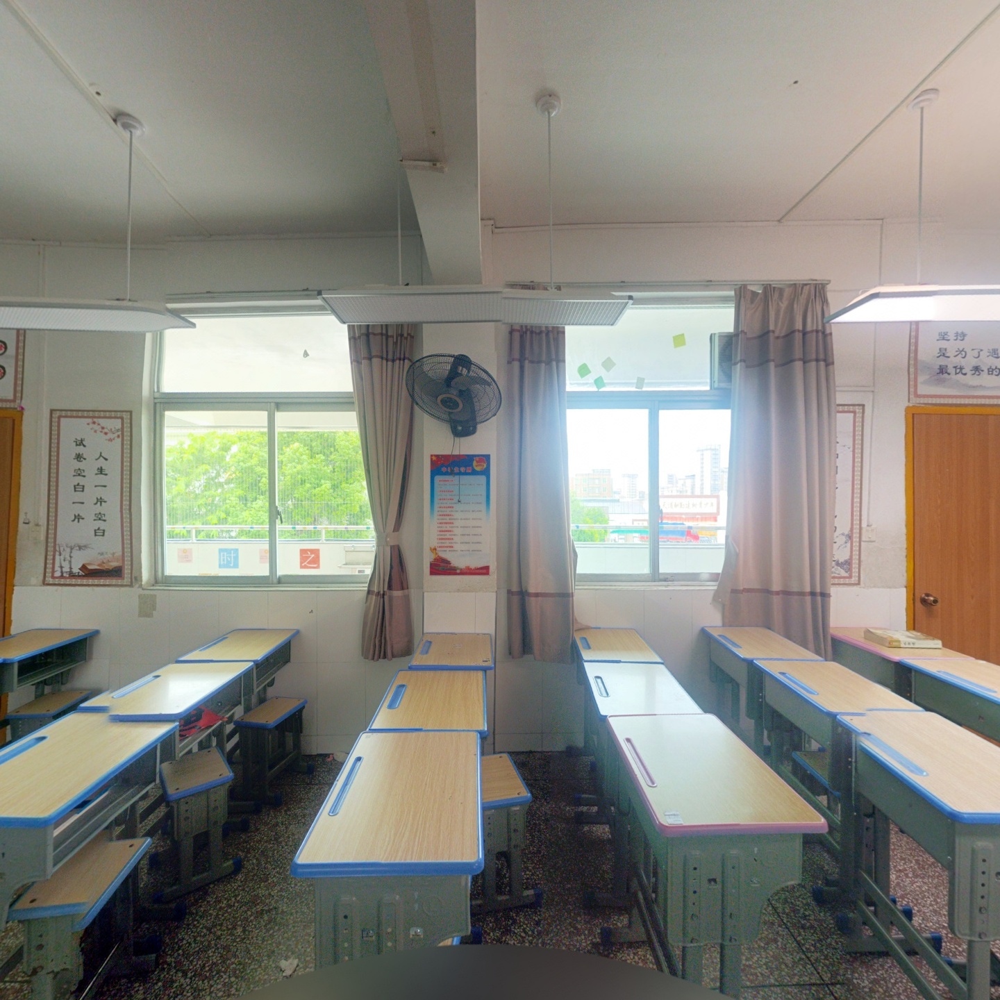902教室