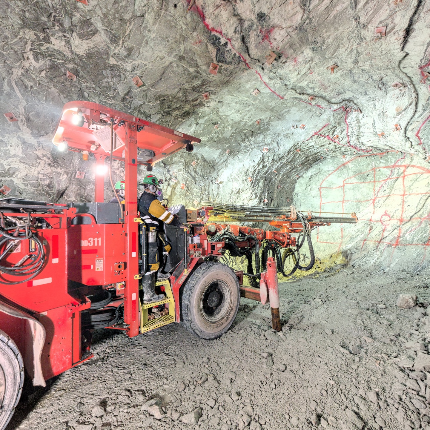 UNDERGROUND MINE - DRILLING MACHINE-copy